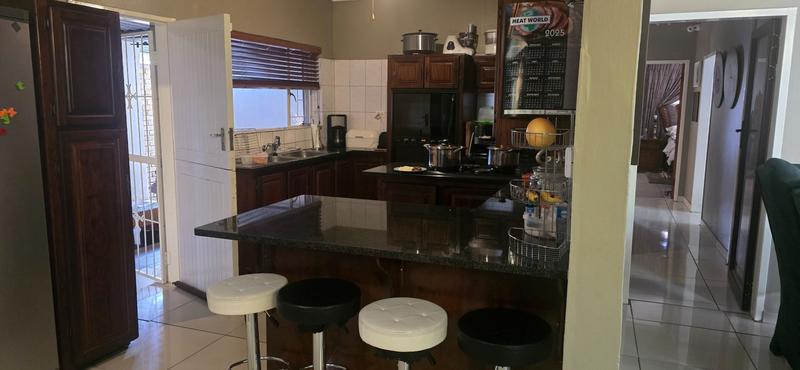 5 Bedroom Property for Sale in Sinoville Gauteng