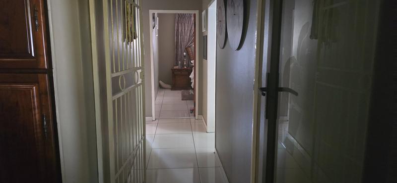 5 Bedroom Property for Sale in Sinoville Gauteng
