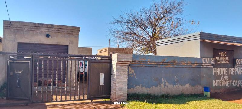 5 Bedroom Property for Sale in Zonkezizwe Gauteng