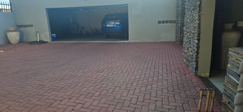 5 Bedroom Property for Sale in Sinoville Gauteng