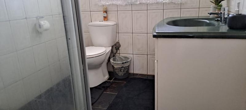To Let 1 Bedroom Property for Rent in Glenanda Gauteng