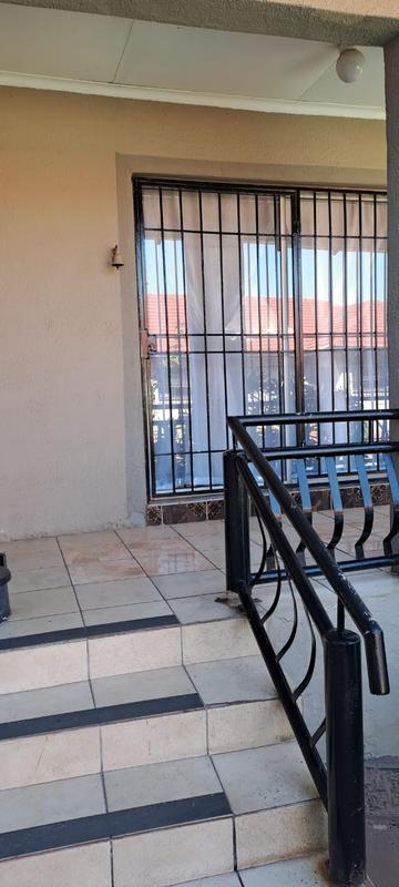 To Let 1 Bedroom Property for Rent in Glenanda Gauteng