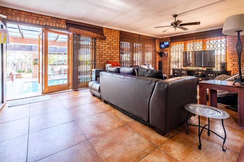 5 Bedroom Property for Sale in Brackendowns Gauteng