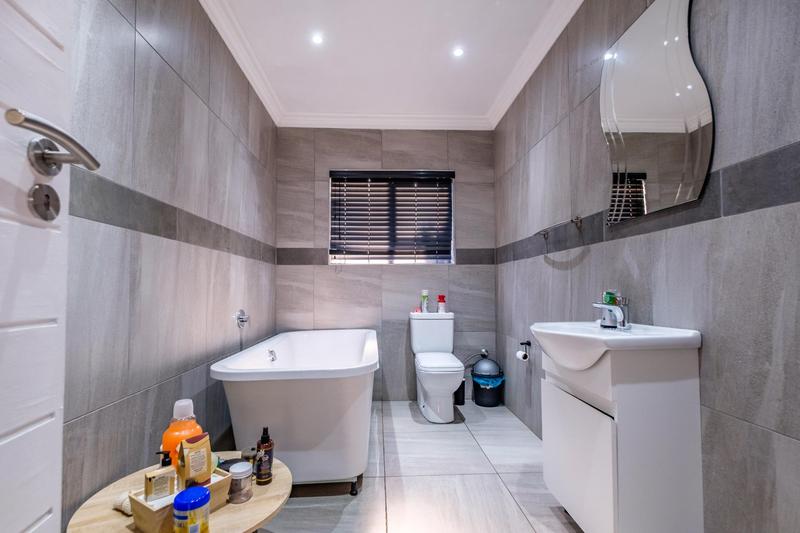 5 Bedroom Property for Sale in Brackendowns Gauteng
