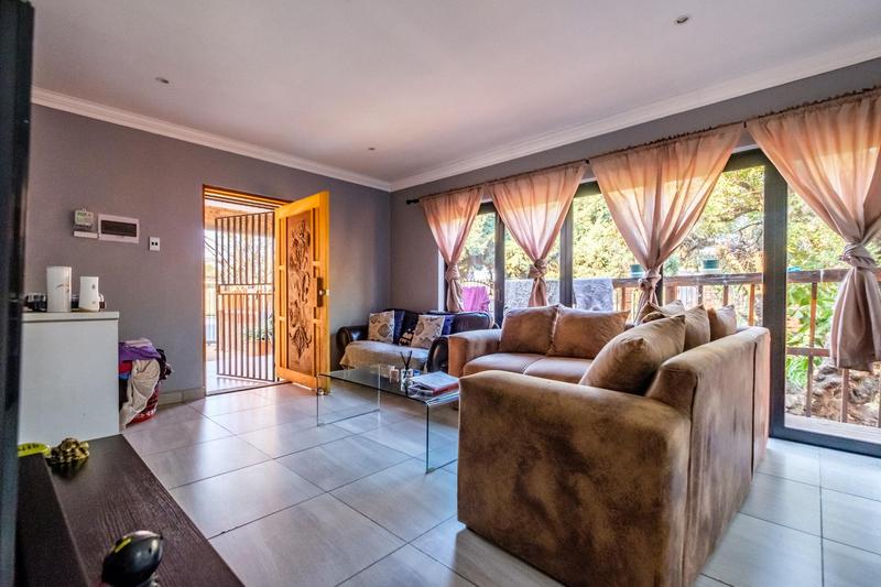 5 Bedroom Property for Sale in Brackendowns Gauteng