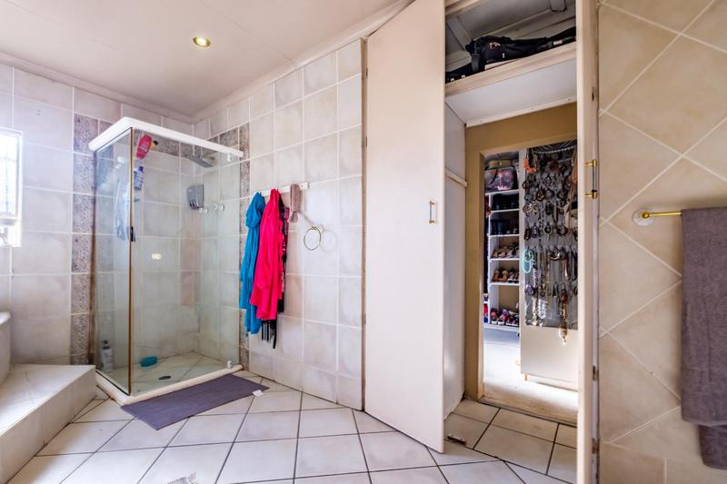 5 Bedroom Property for Sale in Brackendowns Gauteng