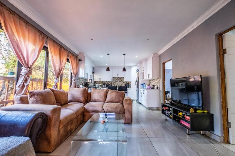 5 Bedroom Property for Sale in Brackendowns Gauteng