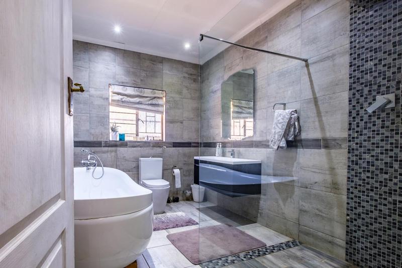 5 Bedroom Property for Sale in Brackendowns Gauteng