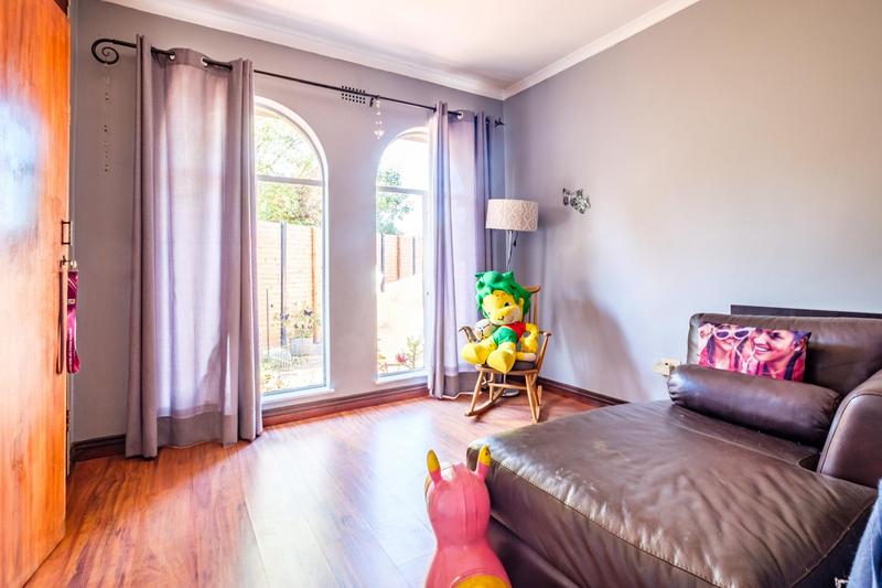 5 Bedroom Property for Sale in Brackendowns Gauteng