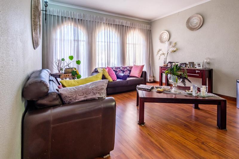 5 Bedroom Property for Sale in Brackendowns Gauteng
