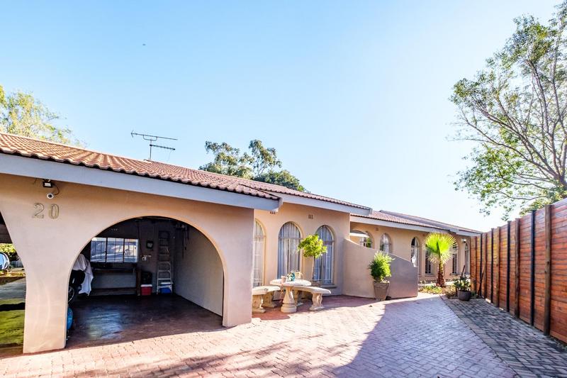 5 Bedroom Property for Sale in Brackendowns Gauteng