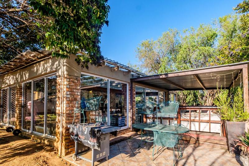 5 Bedroom Property for Sale in Brackendowns Gauteng
