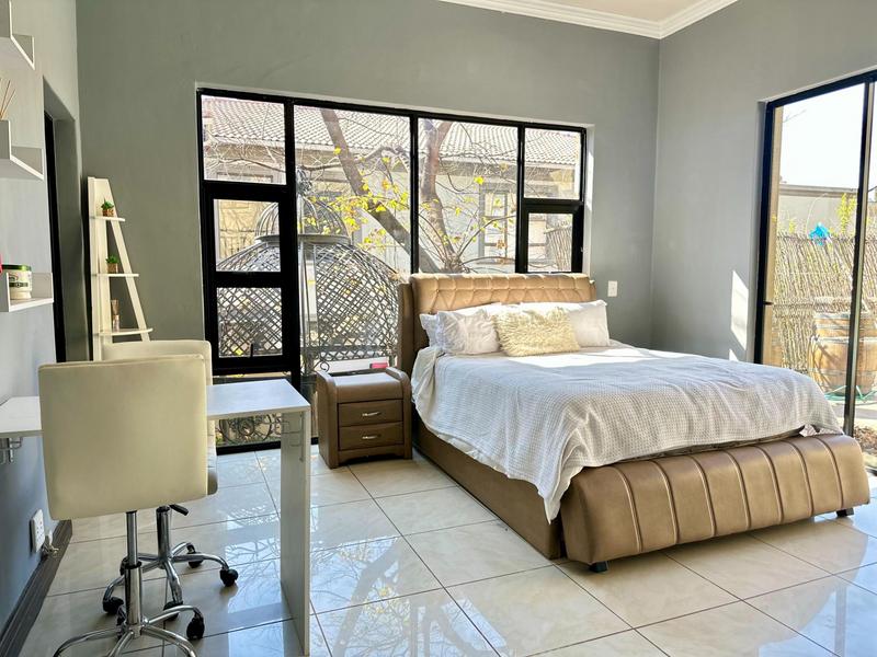 5 Bedroom Property for Sale in Blue Valley Golf Estate Gauteng
