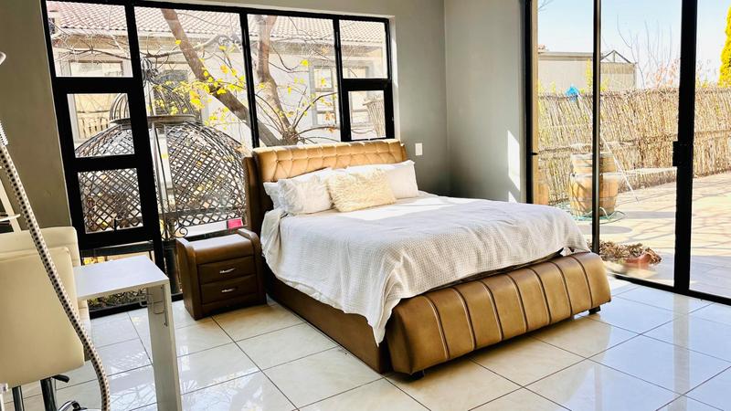 5 Bedroom Property for Sale in Blue Valley Golf Estate Gauteng