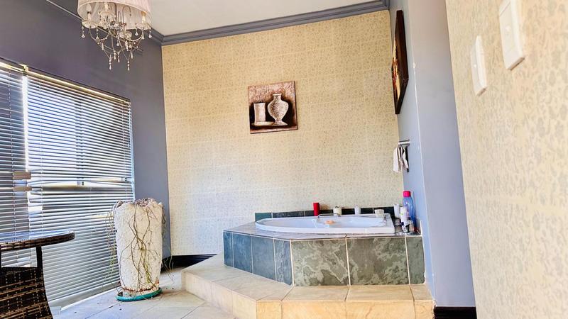 5 Bedroom Property for Sale in Blue Valley Golf Estate Gauteng