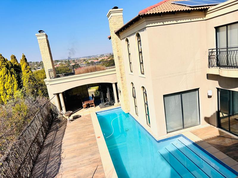 5 Bedroom Property for Sale in Blue Valley Golf Estate Gauteng