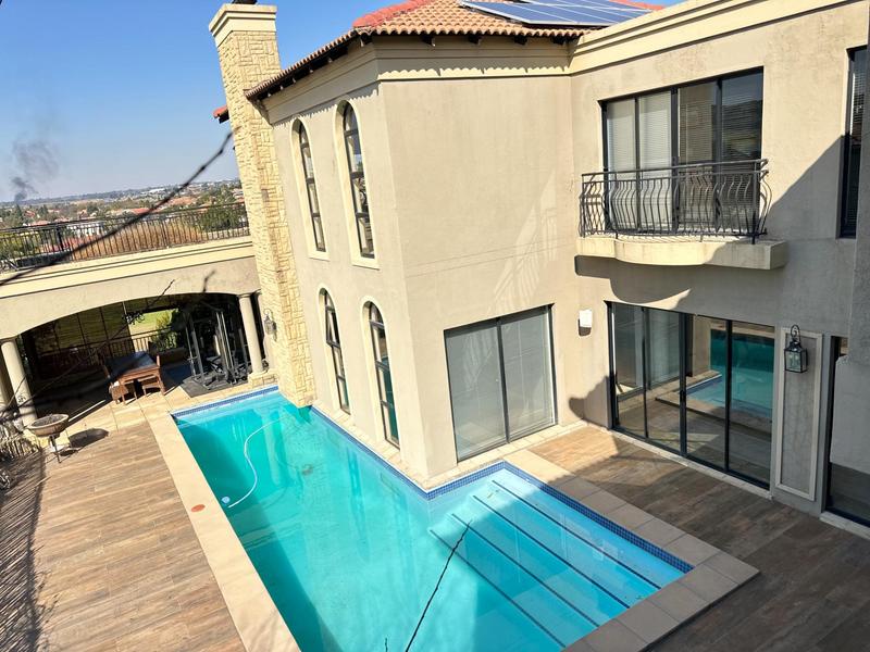 5 Bedroom Property for Sale in Blue Valley Golf Estate Gauteng