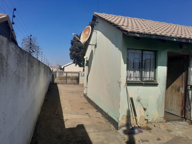 2 Bedroom Property for Sale in Etwatwa Gauteng
