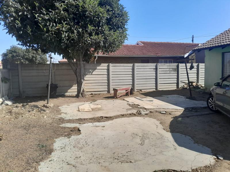 2 Bedroom Property for Sale in Etwatwa Gauteng