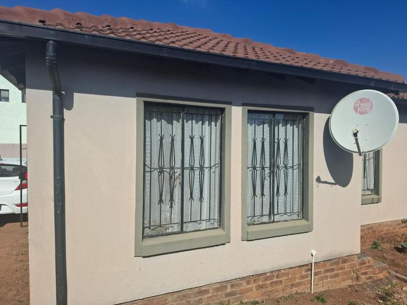 3 Bedroom Property for Sale in Clayville Gauteng