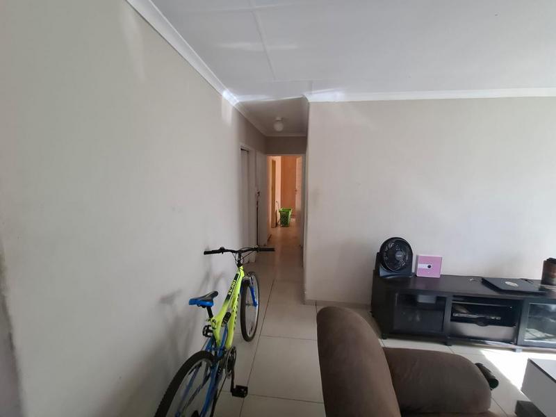 3 Bedroom Property for Sale in Clayville Gauteng