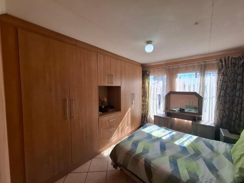 3 Bedroom Property for Sale in Clayville Gauteng