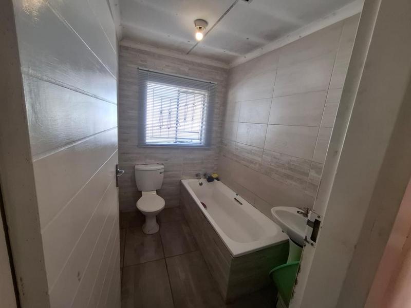 3 Bedroom Property for Sale in Clayville Gauteng