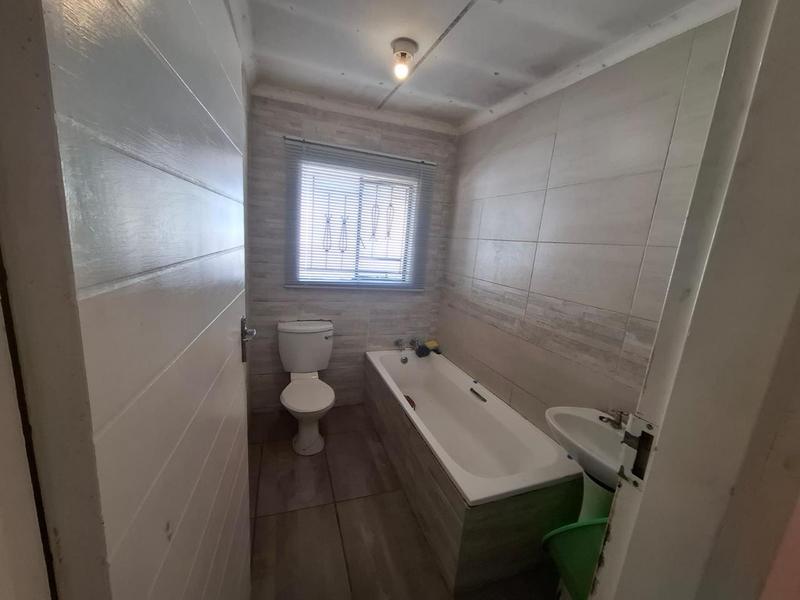 3 Bedroom Property for Sale in Clayville Gauteng