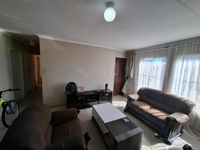 3 Bedroom Property for Sale in Clayville Gauteng