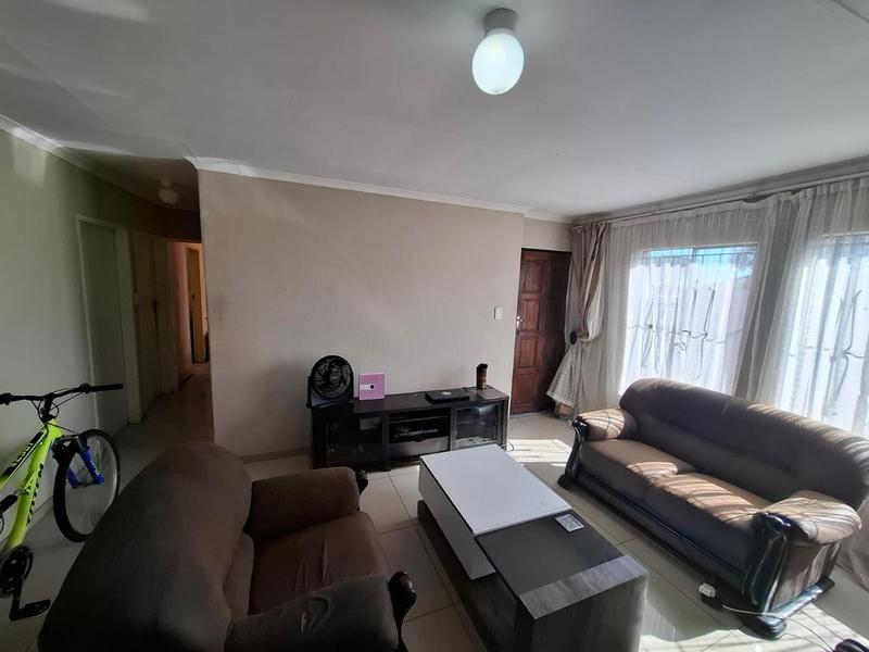 3 Bedroom Property for Sale in Clayville Gauteng