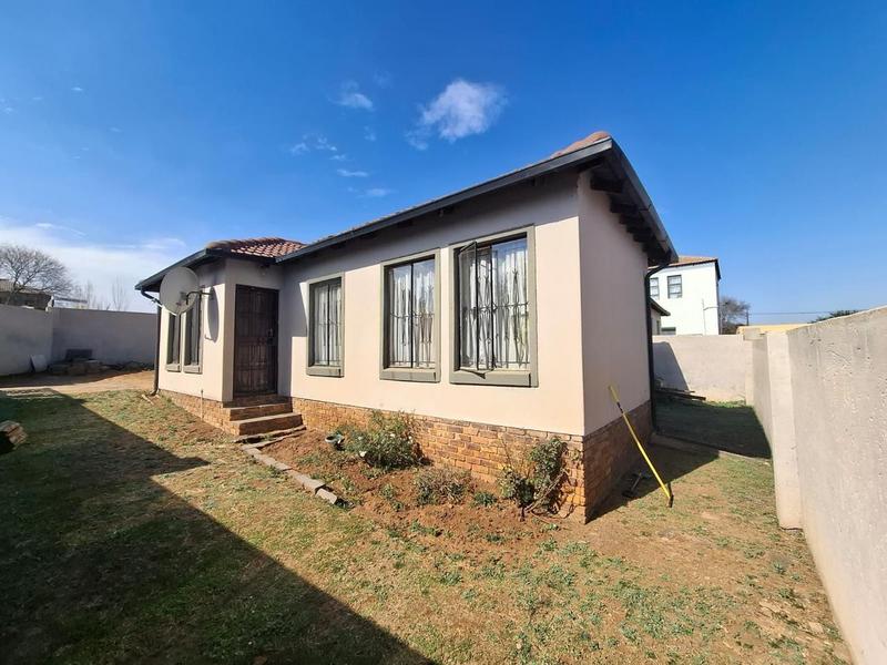 3 Bedroom Property for Sale in Clayville Gauteng