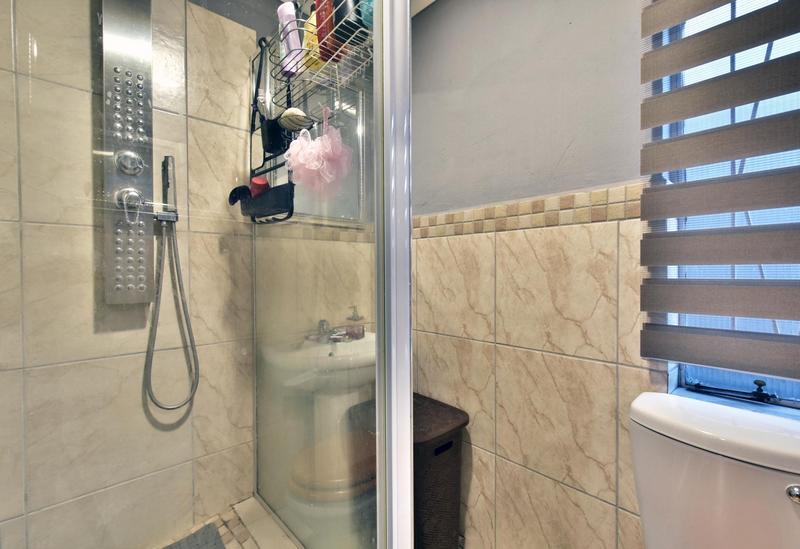 5 Bedroom Property for Sale in Mondeor Gauteng