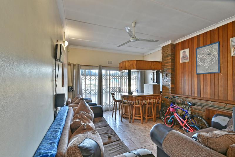 5 Bedroom Property for Sale in Mondeor Gauteng