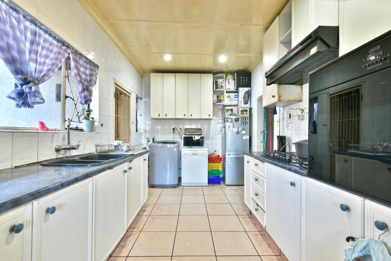 5 Bedroom Property for Sale in Mondeor Gauteng
