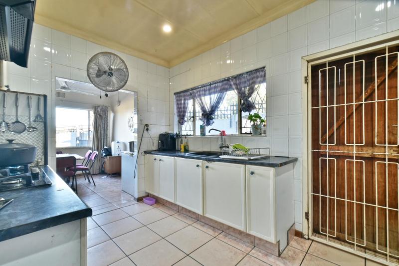 5 Bedroom Property for Sale in Mondeor Gauteng