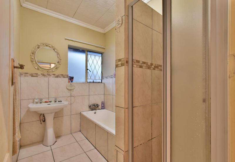 5 Bedroom Property for Sale in Mondeor Gauteng
