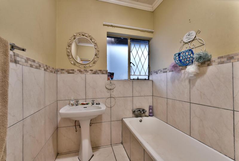 5 Bedroom Property for Sale in Mondeor Gauteng