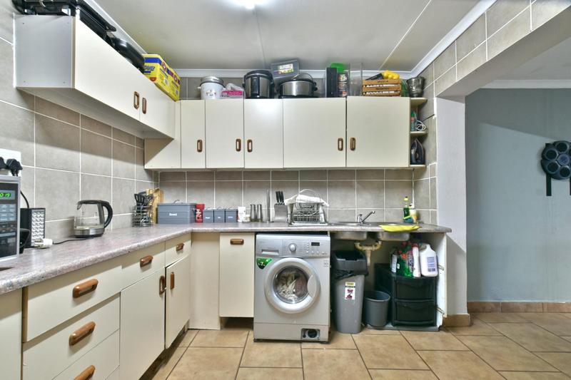 5 Bedroom Property for Sale in Mondeor Gauteng