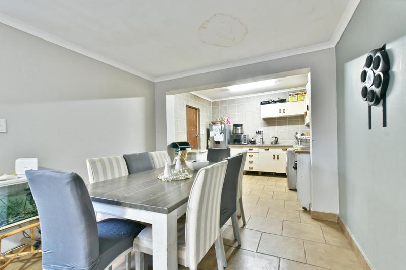 5 Bedroom Property for Sale in Mondeor Gauteng