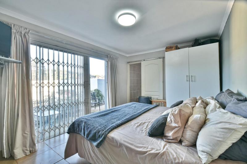 5 Bedroom Property for Sale in Mondeor Gauteng