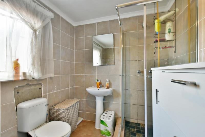 5 Bedroom Property for Sale in Mondeor Gauteng