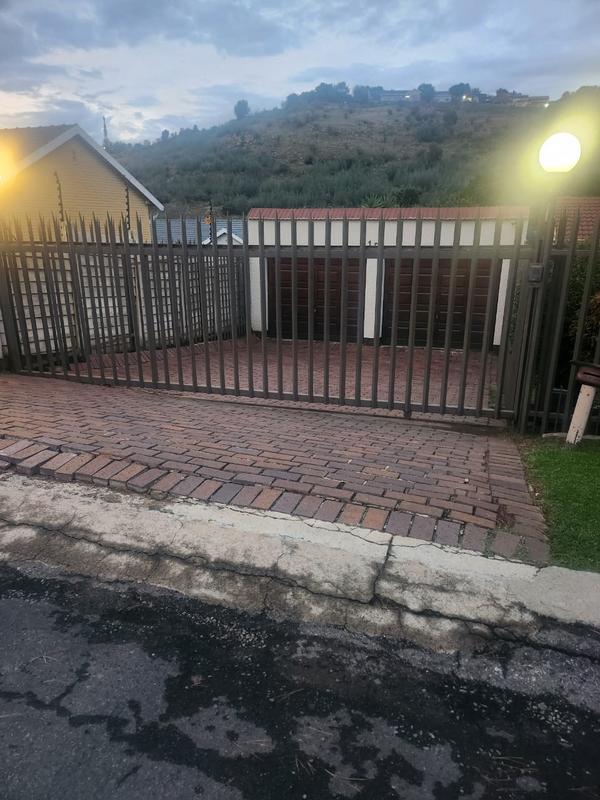 4 Bedroom Property for Sale in Mondeor Gauteng
