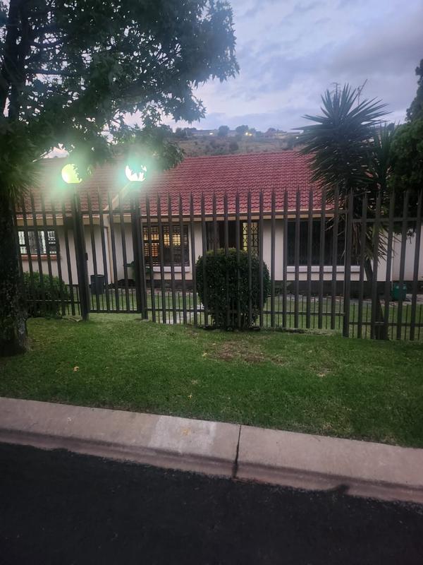 4 Bedroom Property for Sale in Mondeor Gauteng