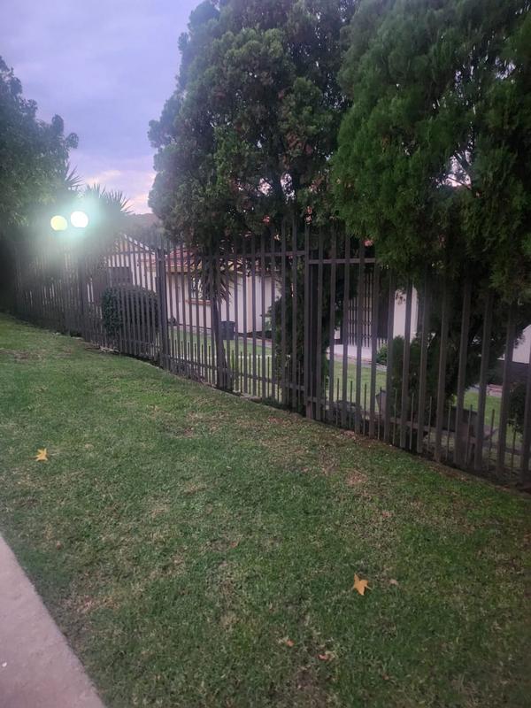 4 Bedroom Property for Sale in Mondeor Gauteng