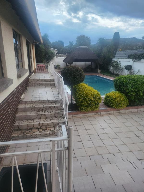 4 Bedroom Property for Sale in Mondeor Gauteng