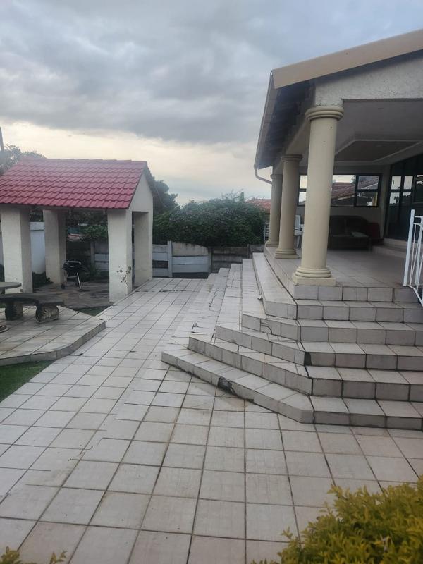 4 Bedroom Property for Sale in Mondeor Gauteng