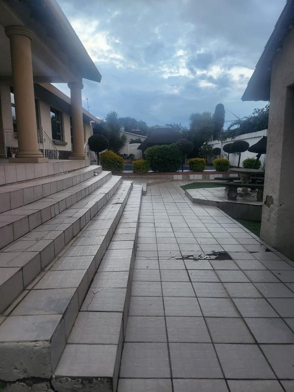 4 Bedroom Property for Sale in Mondeor Gauteng