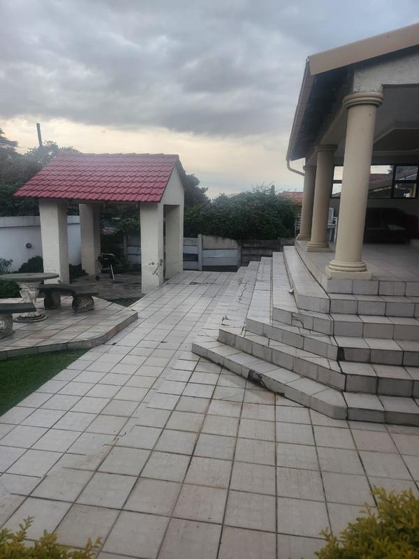 4 Bedroom Property for Sale in Mondeor Gauteng