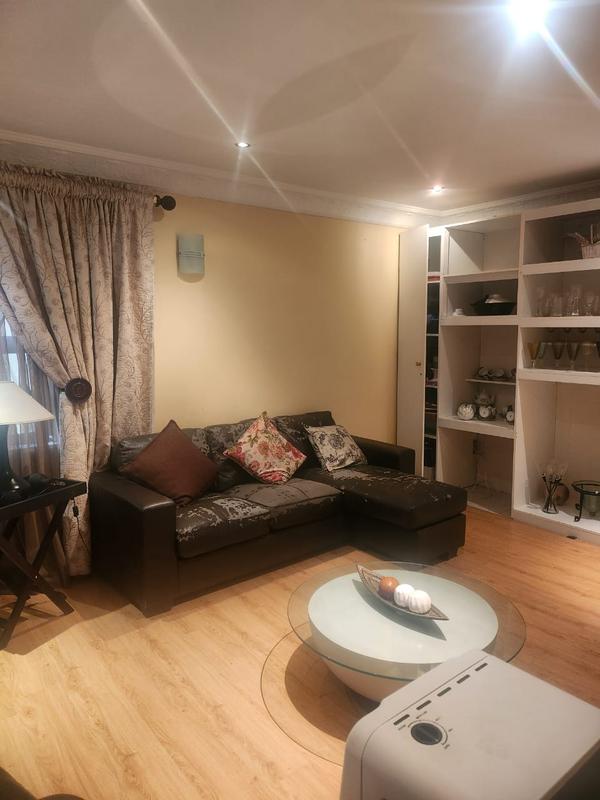 4 Bedroom Property for Sale in Mondeor Gauteng