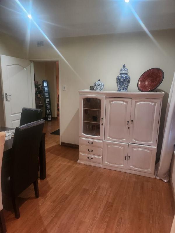 4 Bedroom Property for Sale in Mondeor Gauteng
